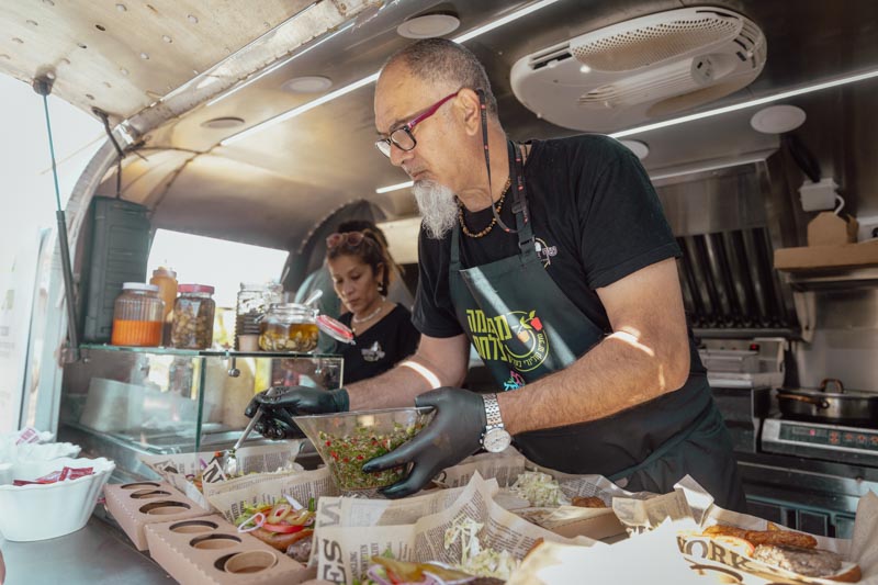 מבשלת בירצינות מארחת את שף במדבר