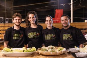 מהחממה לצלחת, פסטיבל 2023. נדב ודניאל, ארוחה תיאלנדית בערבה.